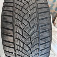 Good Year Ultra Grip 225/40R18 92w