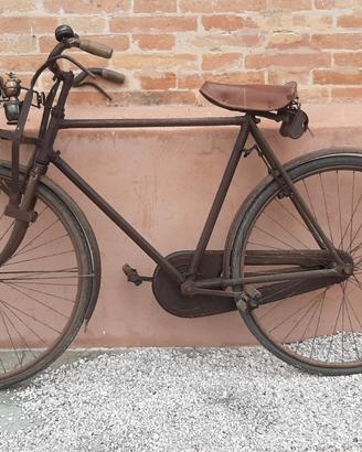 Bicicletta d'epoca con lume a carburo di calcio