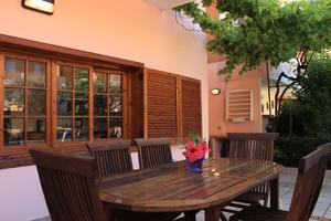 Villasimius casa in paese con cortile
