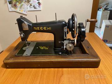 Macchina da cucire Necchi anni ’40 per