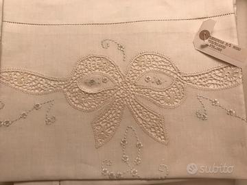 Canetta parure letto ricamata a mano