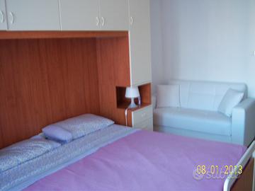 Ampia camera per ragazza uso singolo letto grande