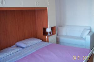 Ampia camera per ragazza uso singolo letto grande