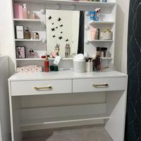 Postazione trucco make-up