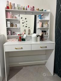 Postazione trucco make-up