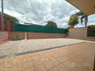 Piano terra 2,5 vani a Giarre con giardino