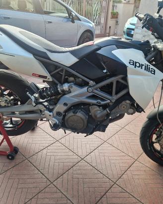 aprilia dorsoduro 750 