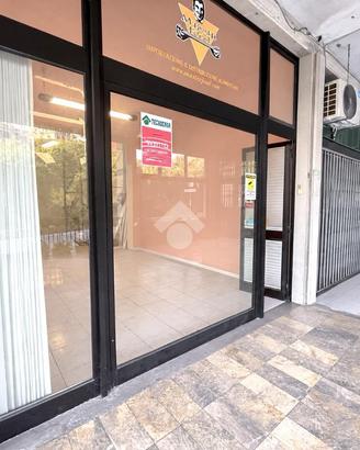 NEGOZIO A VEZZANO LIGURE