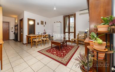 QUADRILOCALE CON BOX E CANTINA !