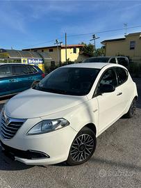 Lancia Ypsilon 1.2 bz perfetta permuto con scooter