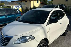 Lancia Ypsilon 1.2 bz perfetta permuto con scooter