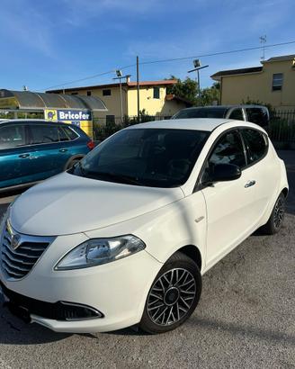 Lancia Ypsilon 1.2 bz perfetta permuto con scooter