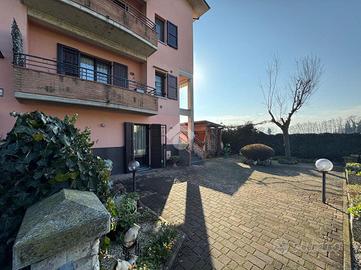 VILLA A SCHIERA D'ANGOLO A REGGIO NELL'EMILIA