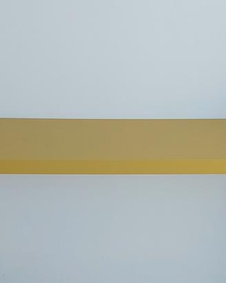 Mensola bianca e mensola giallo senape