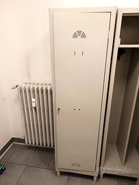 armadio in metallo 
