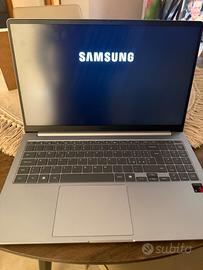 Samsung Galaxy Book5 - 15.6" 16GB RAM, 512 DI MEMO