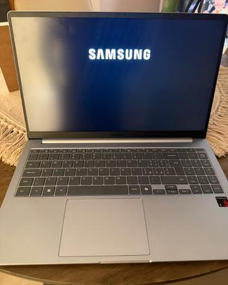 Samsung Galaxy Book5 - 15.6" 16GB RAM, 512 DI MEMO