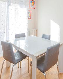 Sedie moderne per la cucina in pelle grigia