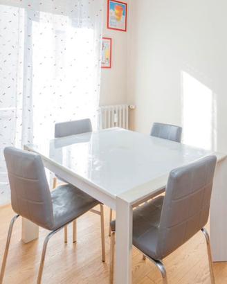 Sedie moderne per la cucina in pelle grigia