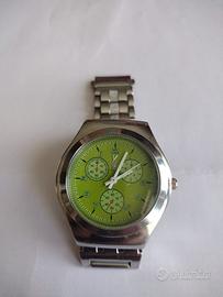 Orologio in metallo, quadrante verde - € 9