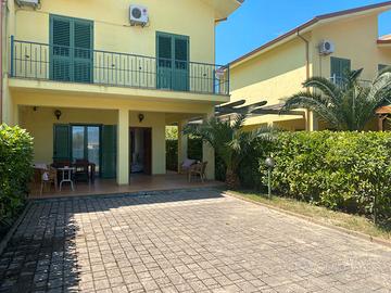 Villa bifamiliare casa vacanza