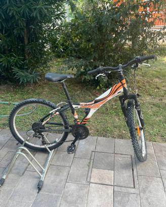 Bicicletta mountain bike