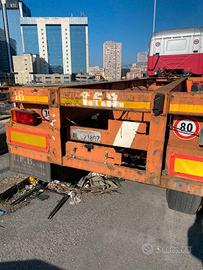 Semirimorchio porta container corto a filo 20'