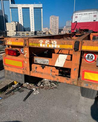 Semirimorchio porta container corto a filo 20'