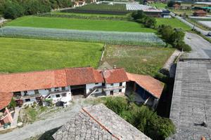 CASA SEMINDIPENDENTE A REVELLO