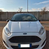 FORD FIESTA TITANIUM GPL BLACK WHITE