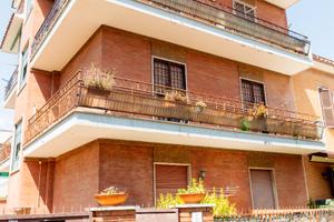 Appartamento con box privato a Quarto Miglio