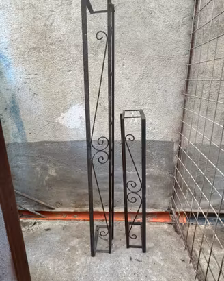 Due balconcini per pisnti da finestra in ferro