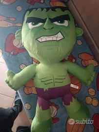 peluche Hulk da 90 cm e stitch da 70 cm