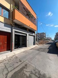 Ampio locale commerciale rifinito