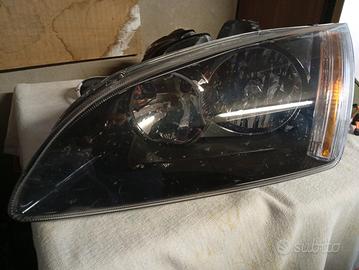 fanale anteriore sinistro Ford Focus 2008