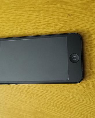 vecchi cellulari iPhone e Motorola