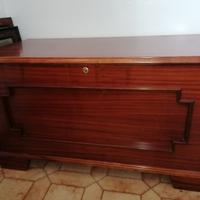 cassapanca in legno. 