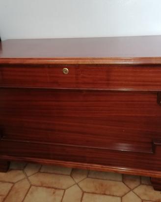 cassapanca in legno. 