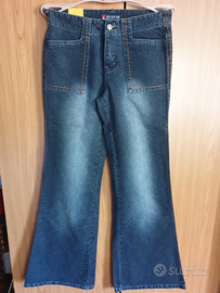 Jeans a zampa elasticizzati