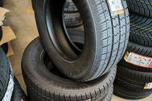 4 gomme NUOVE 215/70 R15C 109/107S Van - 4 Stagion