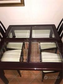 Vetrina, tavolo, sedie e divano stile inglese