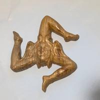 Trinacria In Legno Cm.12.    scultura in