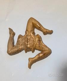 Trinacria In Legno Cm.12.    scultura in