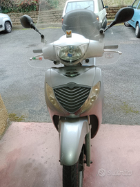 Honda SH 150i con parabrezza e bauletto