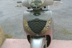 Honda SH 150i con parabrezza e bauletto