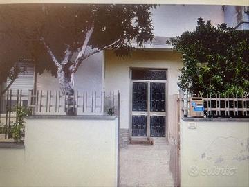 PESCARA, appartamento con garage e corte