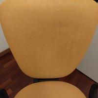 Sedia ufficio con ruote e regolabile