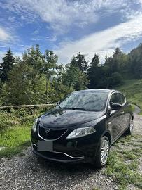 Lancia ypsilon nero vulcano perfetta