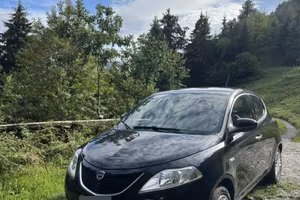 Lancia ypsilon nero vulcano perfetta
