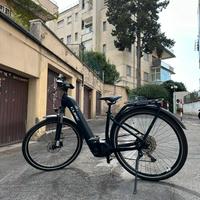 Bicicletta elettrica cube touring pro